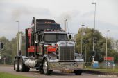 Kenworth_W900L_schwarz_rot004.JPG