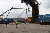 01Generatorstatortransport_Auhafen001.jpg