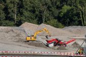 Komatsu_PC210LC_Marti.jpg