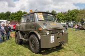 MB_Unimog_U406_Flugzeugschlepper.jpg