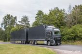 Volvo_New_FH_Kofferhaengerzug002.jpg