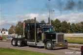 Peterbilt_359_schwarz002.jpg