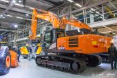 Hitachi_ZAXIS300LC_Raupenbagger002.jpg