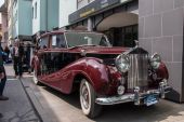 Rolls-Royce_Silver_Wraith.jpg