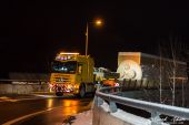 04MB_Actros_MPIII_4165_V8_welti-furrer_Umfahrung_Aarau001.jpg