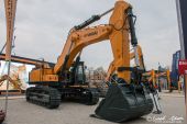 Hyundai_HX900L_Raupenbagger001.jpg