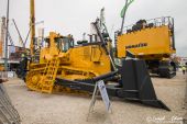 Komatsu_D375A_Bulldozer003.jpg