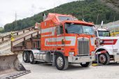 Kenworth_K100_Aerodyne_Rolling_Hilton.jpg