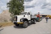 Saurer_5DM_Tiefladehaengerzug.jpg