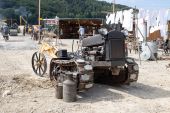 John_Deere_Raupenschlepper.jpg