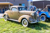 Plymouth_P2_Deluxe.jpg