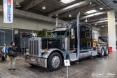 Peterbilt_379_Sattelzugmaschine.jpg