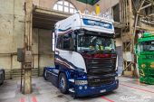 Scania_RII_Streamline_Tiefenthaler001.jpg