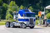 Kenworth_K100_weiss-blau002.jpg