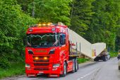 03Scania_660R_V8_Holztransport_AG_Tavannes042.jpg