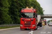 02Scania_660R_V8_Holztransport_AG_Autobahn001.jpg