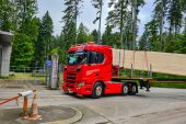 03Scania_660R_V8_Holztransport_AG_Tavannes044.jpg