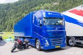 Volvo_FH5_TGH_International.jpg
