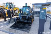 John_Deere_324G.jpg