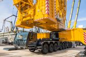 LIEBHERR_LG_1800-1.0_Gittermastkran004.jpg