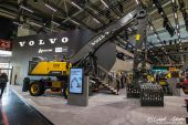 Volvo_EW240_Electric_Umschlagbagger.jpg